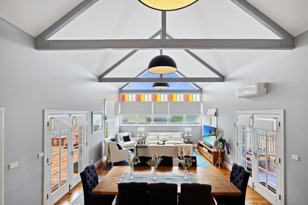 Nhà bếp/bếp nhỏ tại Roseberne Cottage