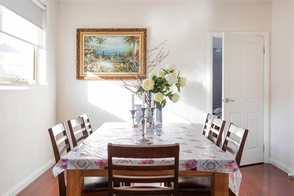 Ảnh trong thư viện ảnh của Spacious& Cosy home, convenient to everything ở Ringwood