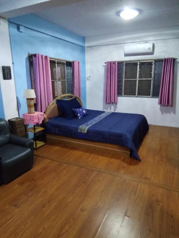 En eller flere senge i et værelse på Pool villa ban du chiangrai