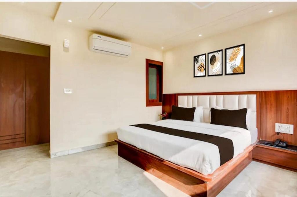 En eller flere senge i et værelse på Hotel La Serene