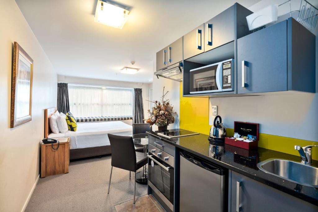 Η κουζίνα ή μικρή κουζίνα στο Alexander Inn