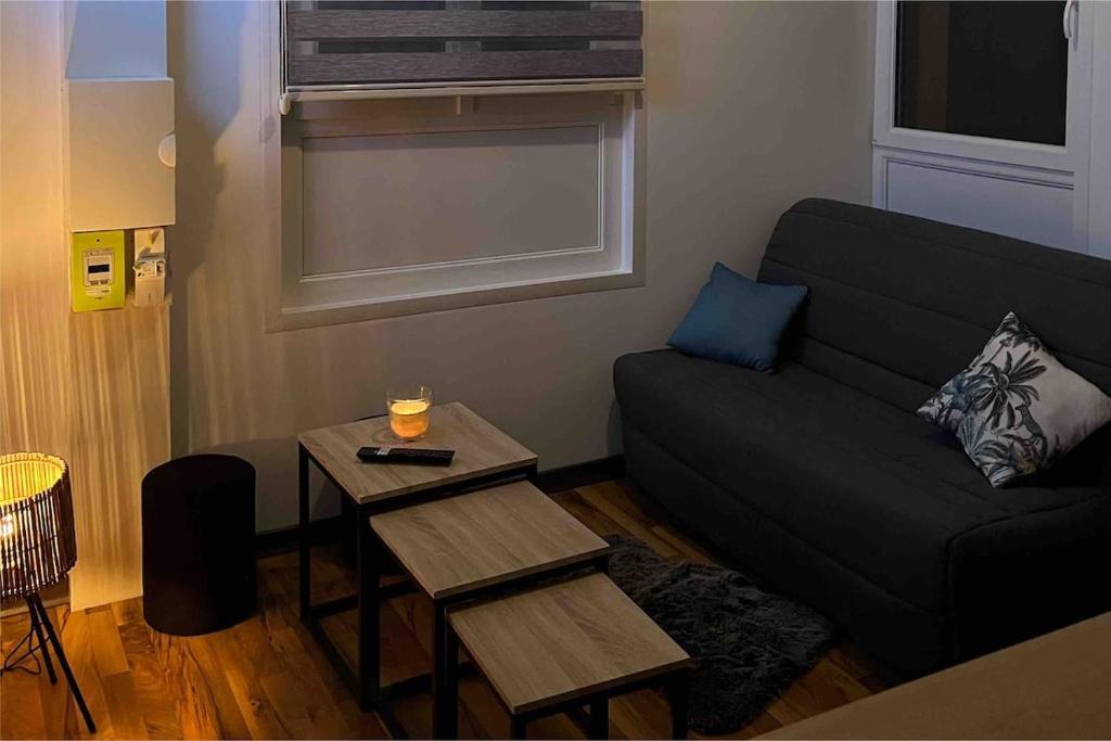 Et opholdsområde på Mon cocooning au pied de la plage T3 couchages