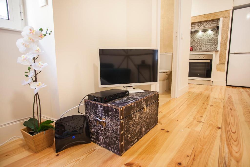 TV a/nebo společenská místnost v ubytování Graça Traditional 2 bedroom apartment