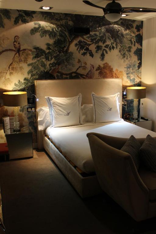 Gulta vai gultas numurā naktsmītnē Abalú Small Luxury & Design Boutique Hotel