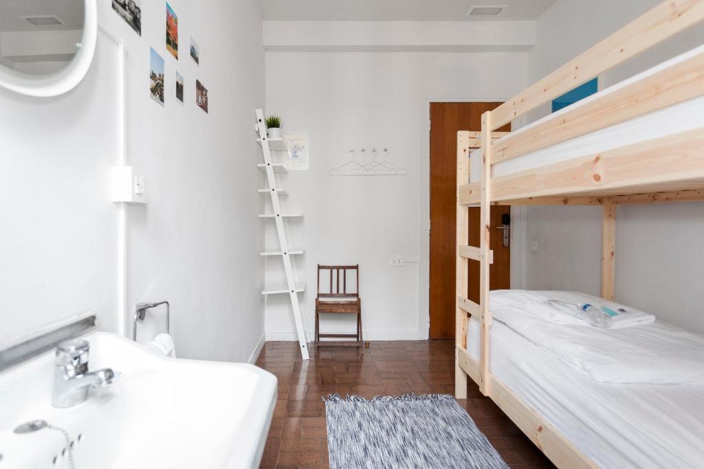 A Room In The City Hostel - 13