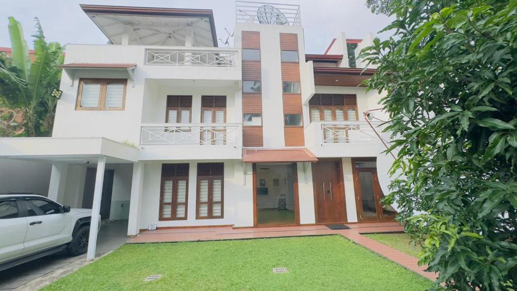 Το κτήριο όπου στεγάζεται  η βίλα