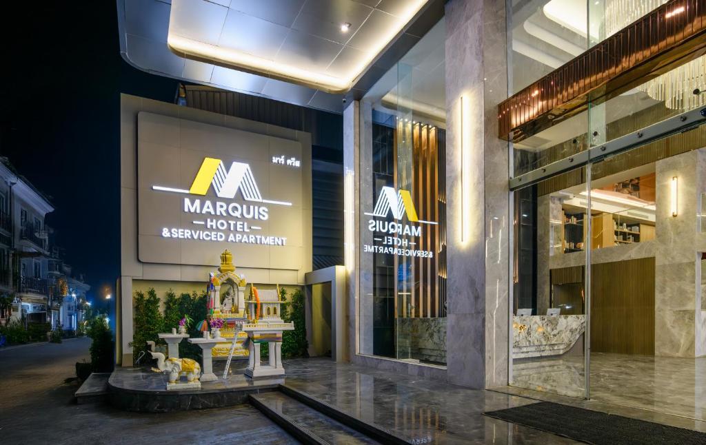 a store front of a shopping mall at night at Marquis Hotel in Ban Bang Toei (1)