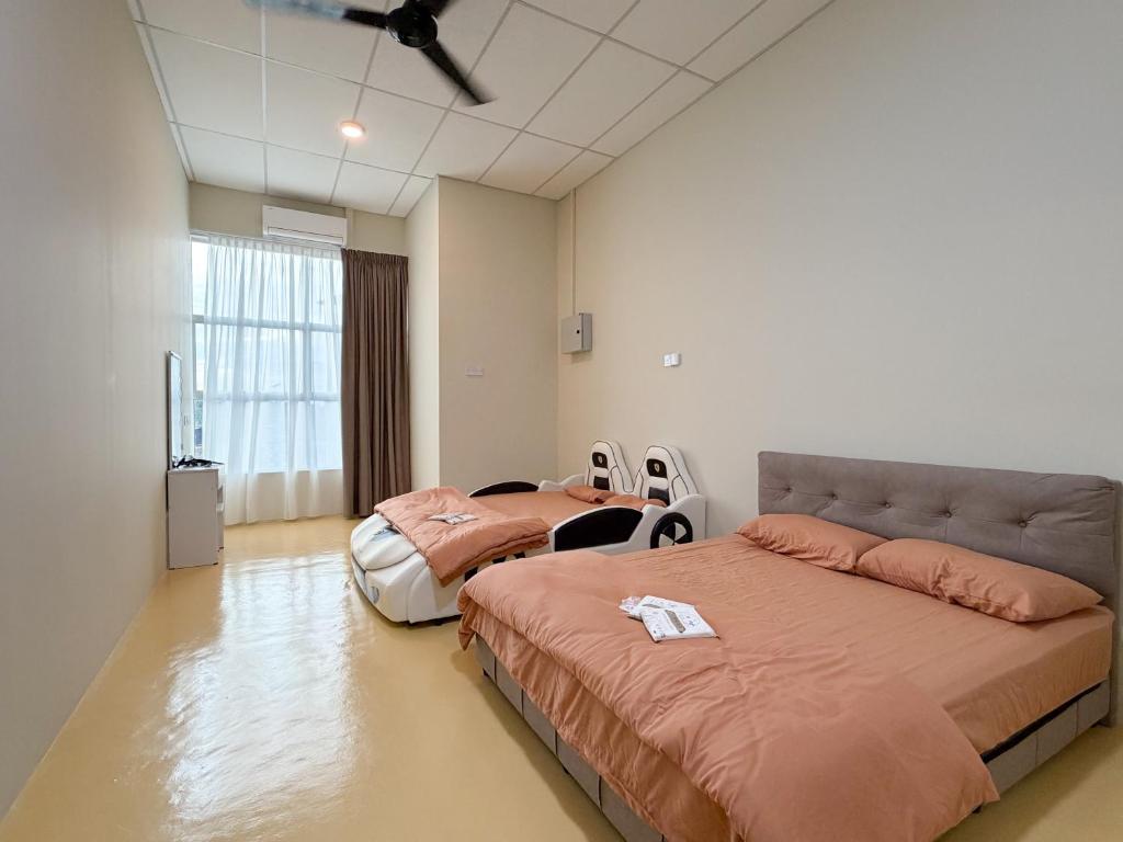 Postel nebo postele na pokoji v ubytování KB Penang Guest House-10pax Signature Cozy Kids Bertam Avenue