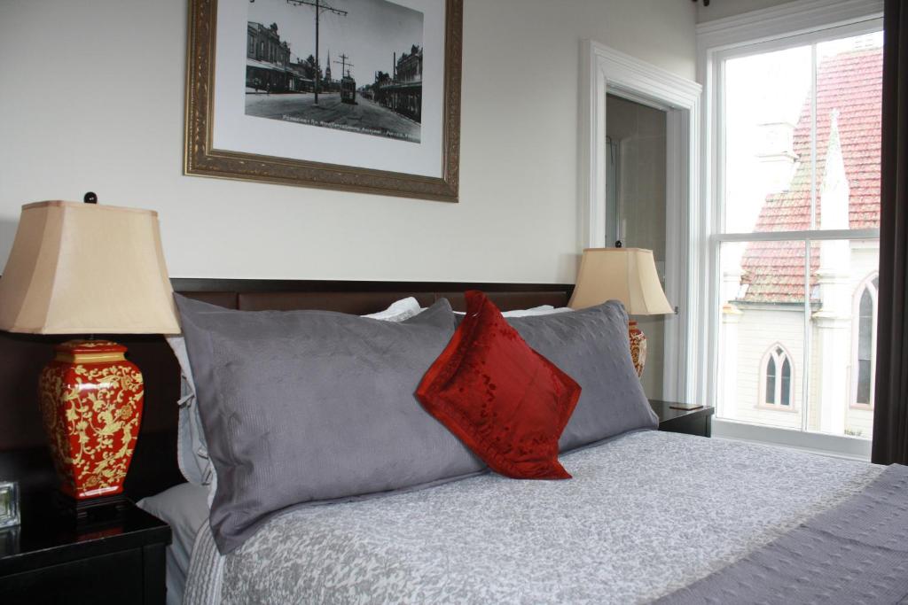 Postel nebo postele na pokoji v ubytování Ponsonby Manor