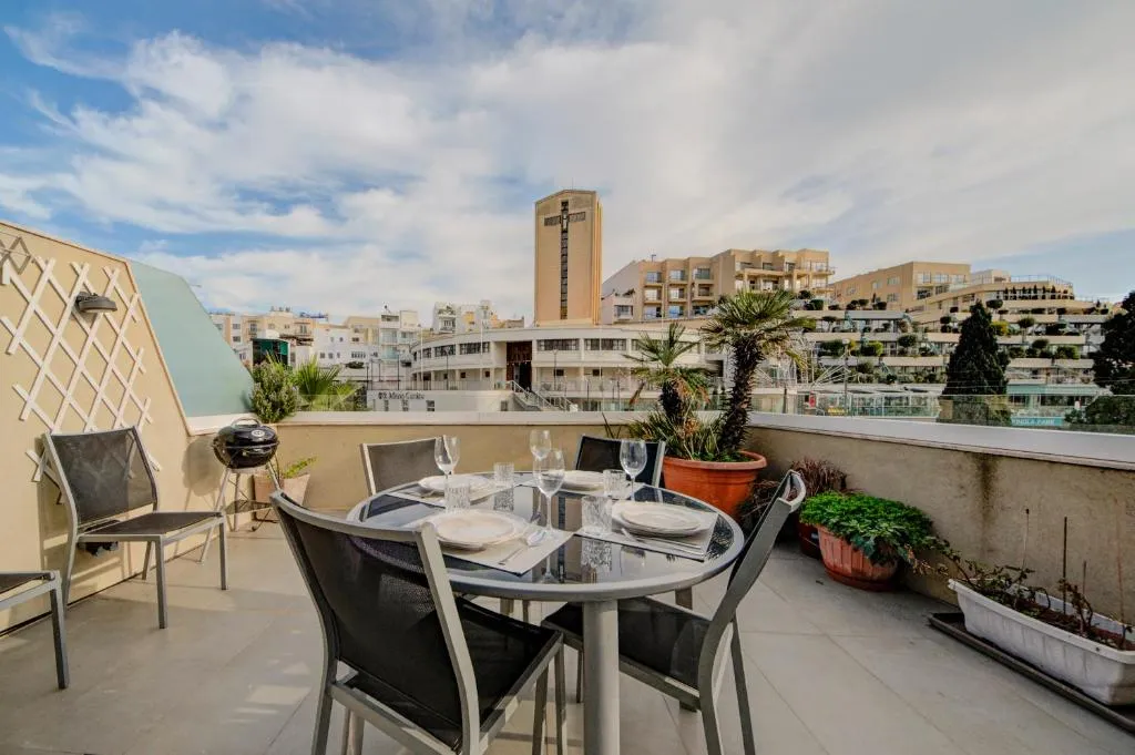 St Julian's 2Br Apartment with Private Jacuzzi