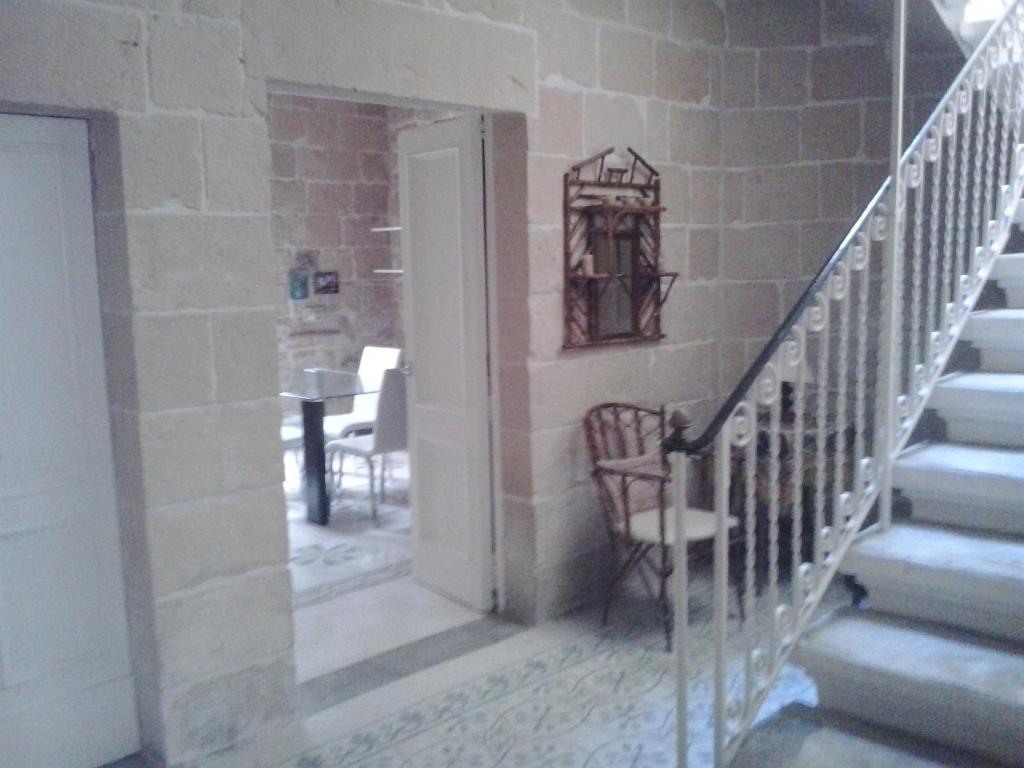 Maria Townhouse Heart of Victoria B&B - 19