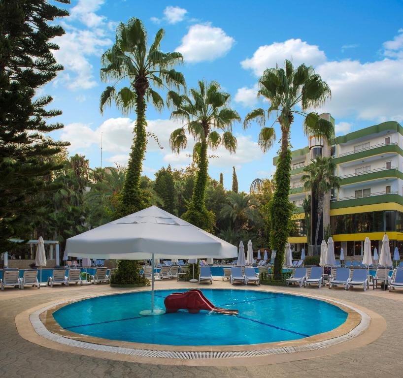 Bazén v ubytování Botanik Hotel nebo v jeho okolí