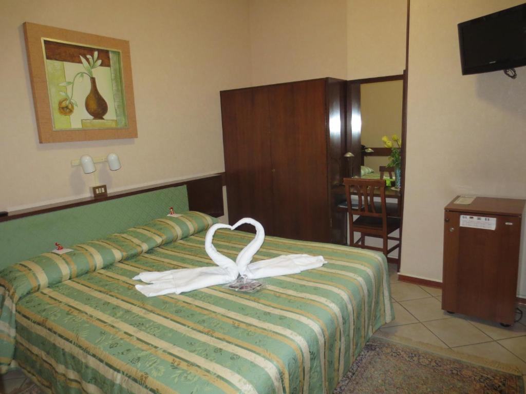 Postel nebo postele na pokoji v ubytování Hotel Italia City Center