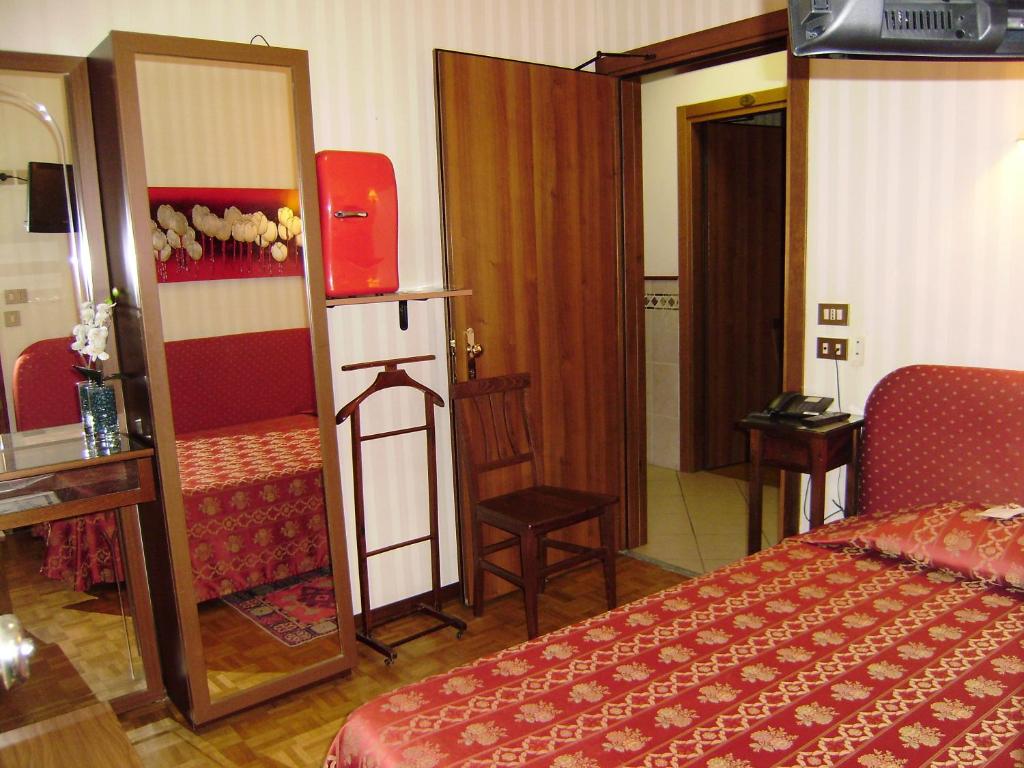 Postel nebo postele na pokoji v ubytování Hotel Italia City Center