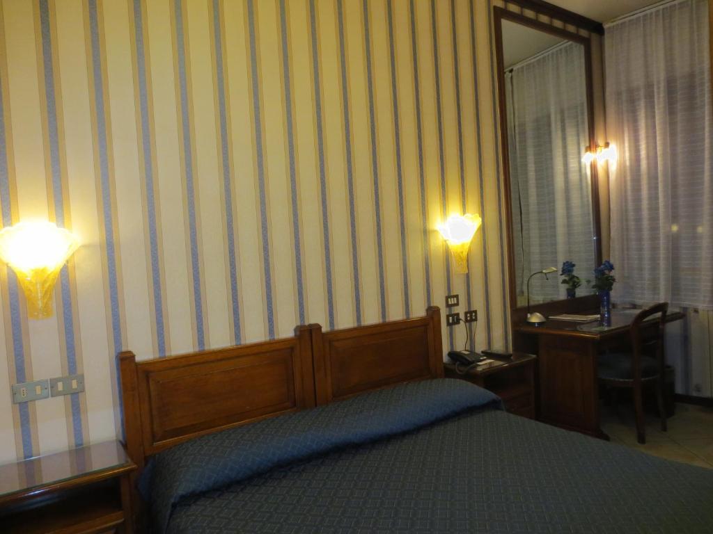 Postel nebo postele na pokoji v ubytování Hotel Italia City Center
