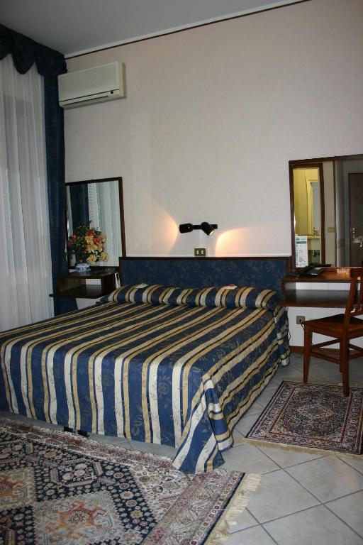Postel nebo postele na pokoji v ubytování Hotel Italia City Center