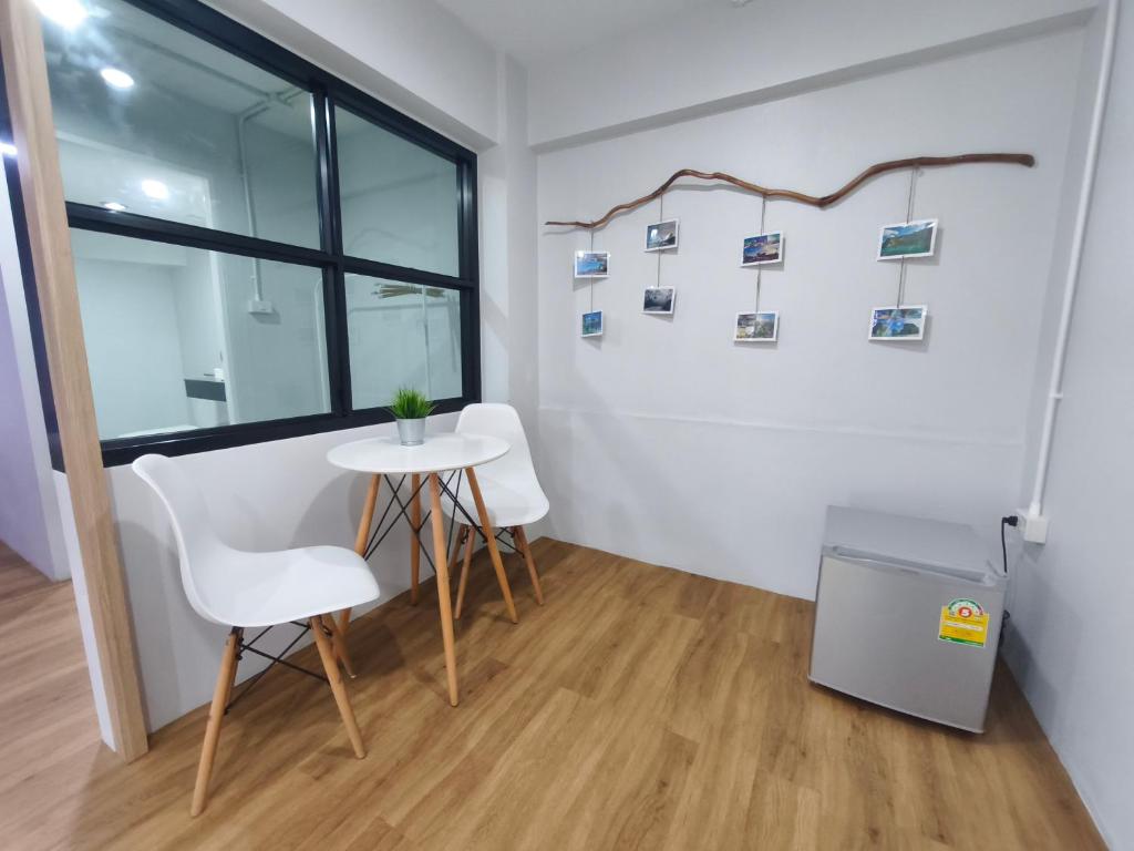 Hello House - One-Bedroom House