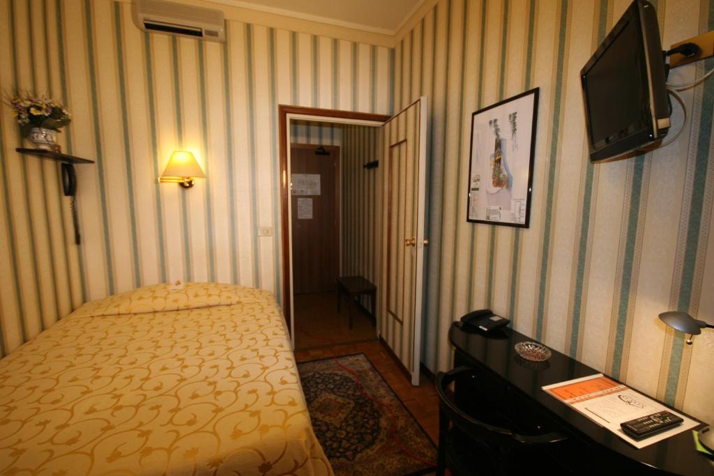 Postel nebo postele na pokoji v ubytování Hotel Italia City Center