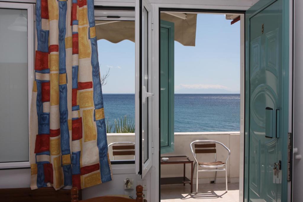 A general sea view or a sea view taken from az apartmanhoteleket