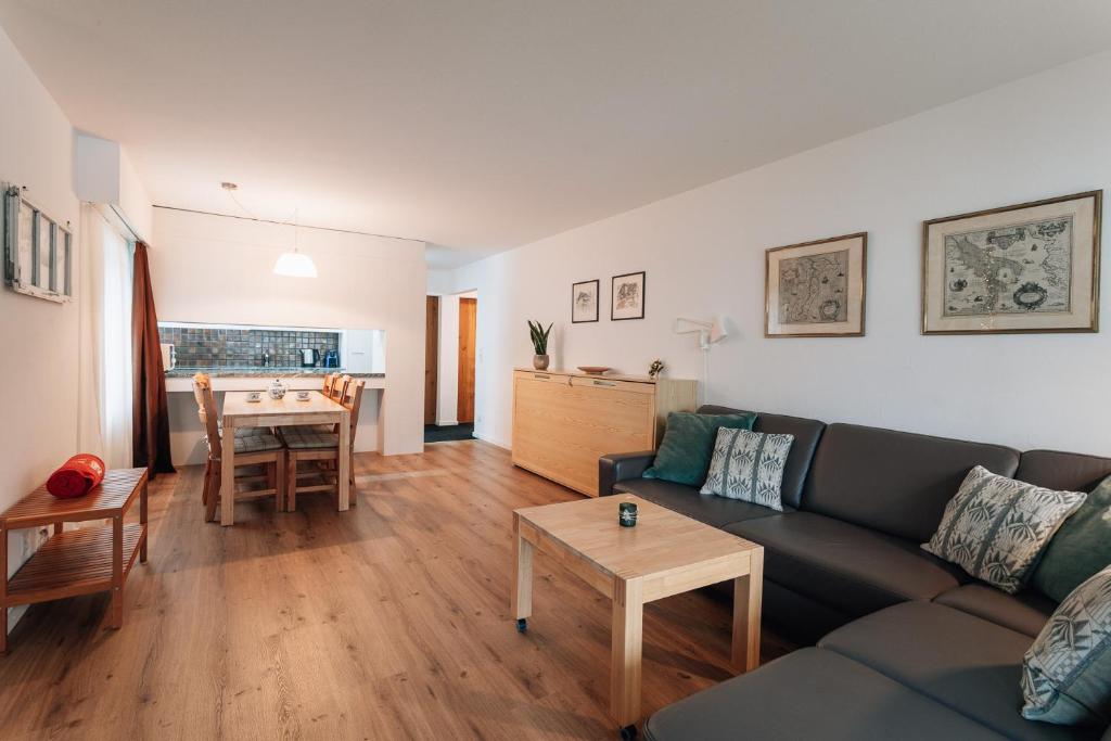 Posezení v ubytování LAAX Homes Casa Curnera 1-6