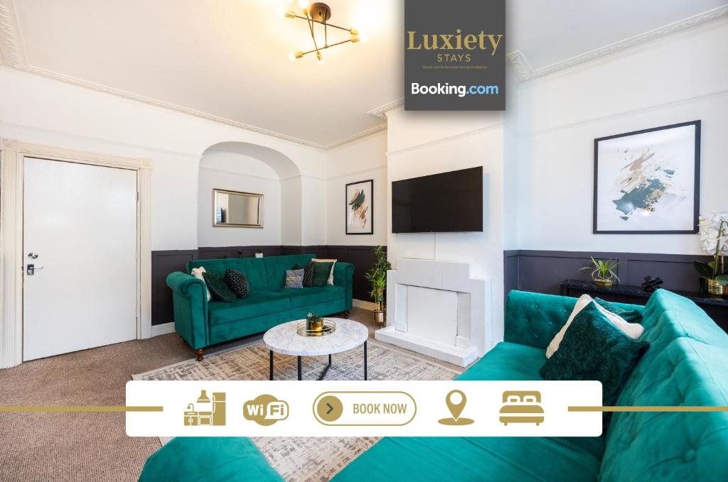 TV a/nebo společenská místnost v ubytování Stylish 3BR Home By Luxiety Stays Short Lets & Serviced Accommodation Chelmsford - City Centre, High Street