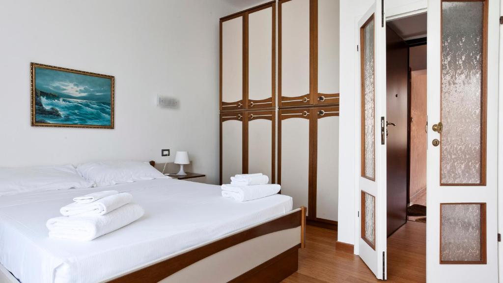 A bed or beds in a room at Italianway-Piazza Firenze