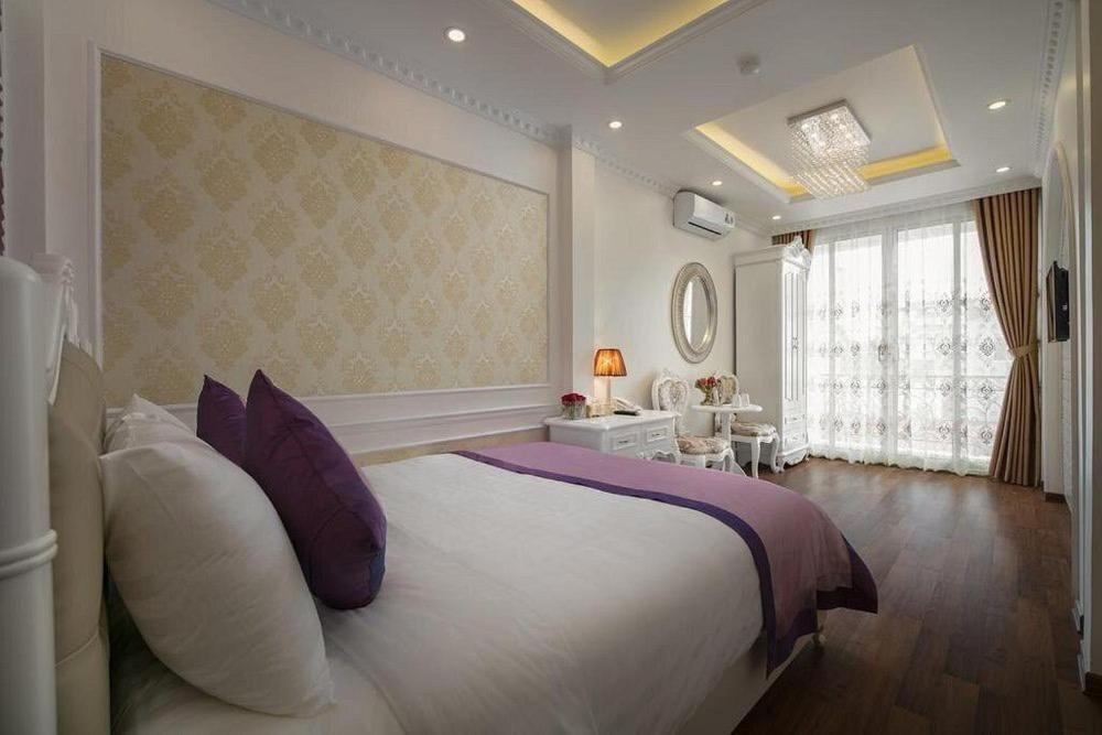Ένα ή περισσότερα κρεβάτια σε δωμάτιο στο Hanoi Silk Classy Hotel & Travel