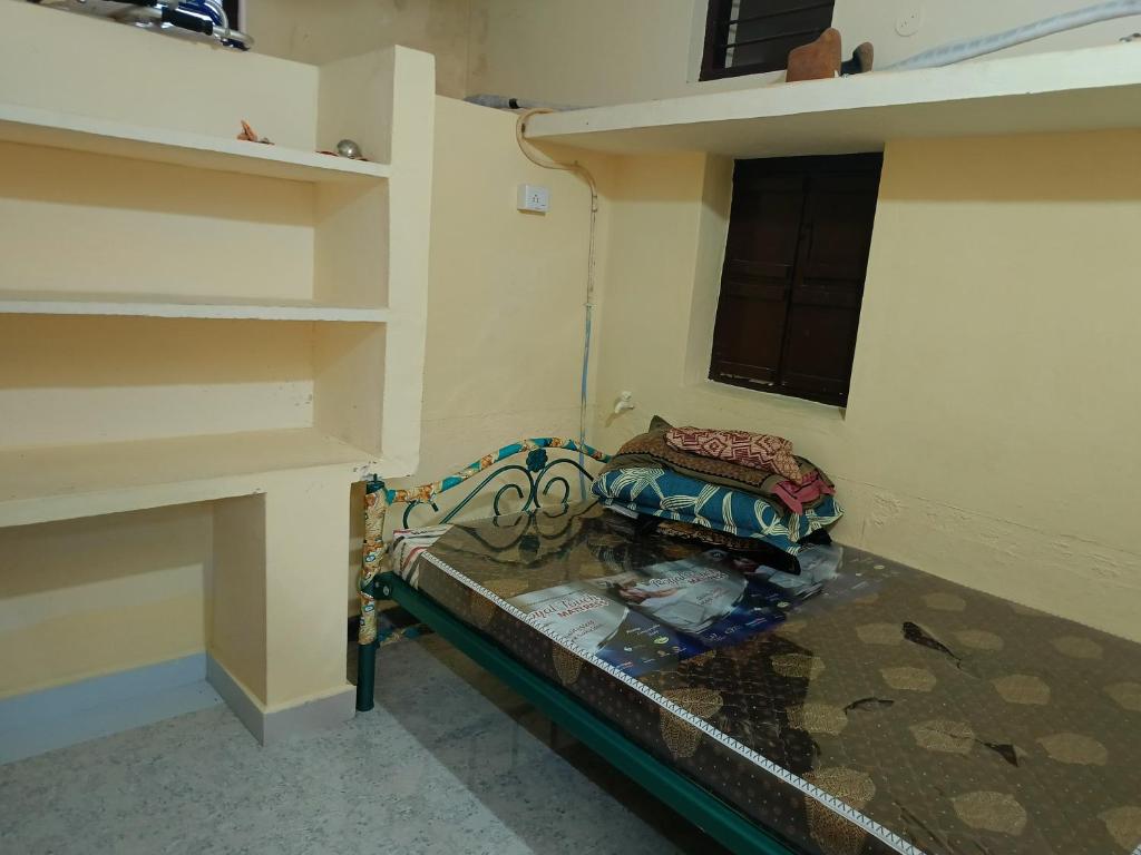 Postel nebo postele na pokoji v ubytování Swamy home stay TVM