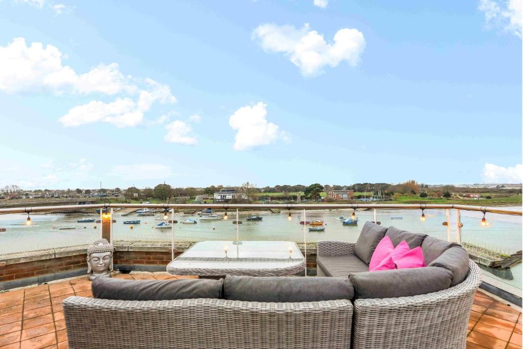 Udsigt til en flod der løber i nærheden af feriehuset