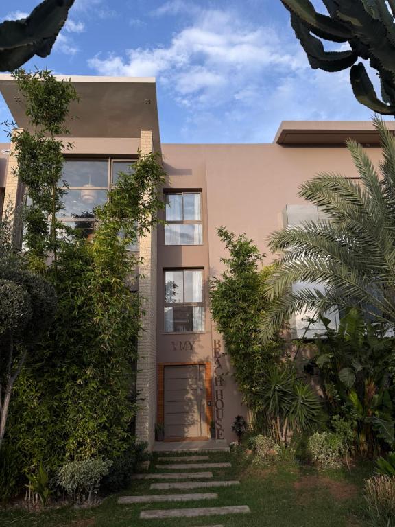 Κήπος έξω από το YMY Beach House