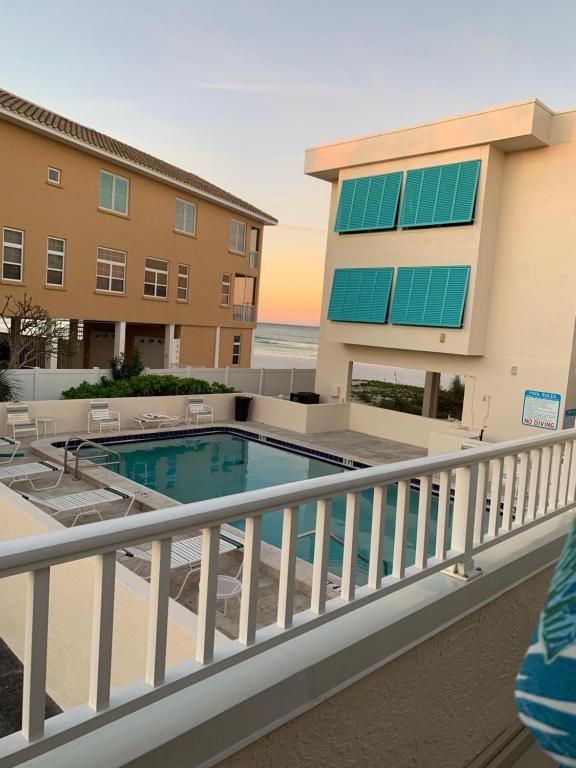 Swimmingpoolen hos eller tæt på Coquina Beach Club 109