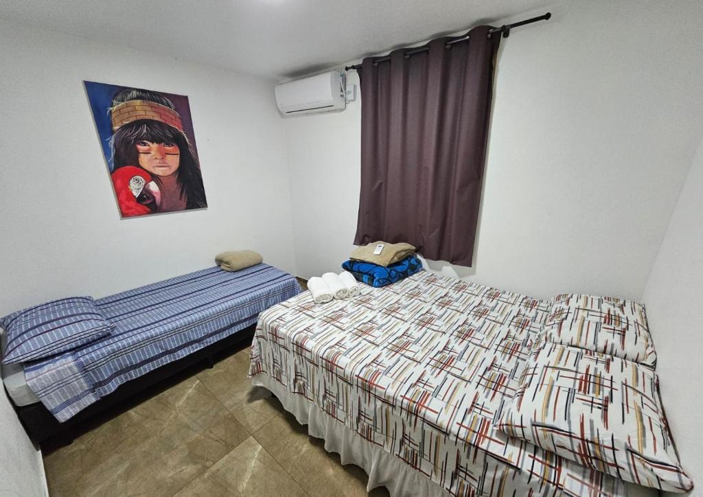 En eller flere senge i et værelse på Q 163 Apartamento TÉRREO completamente mobiliado, 02 quartos