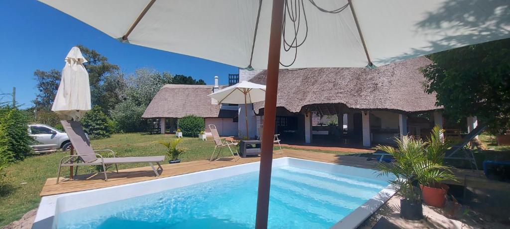 Bazén v ubytování Majestuosa Residencia con piscina Atlantida SUR 7 dorm 4 bath nebo v jeho okolí