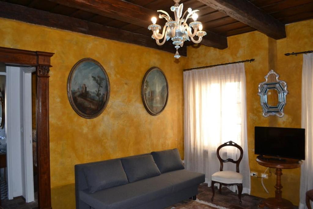 Khu vực ghế ngồi tại La Dimora della Luna Appartamento Giallo