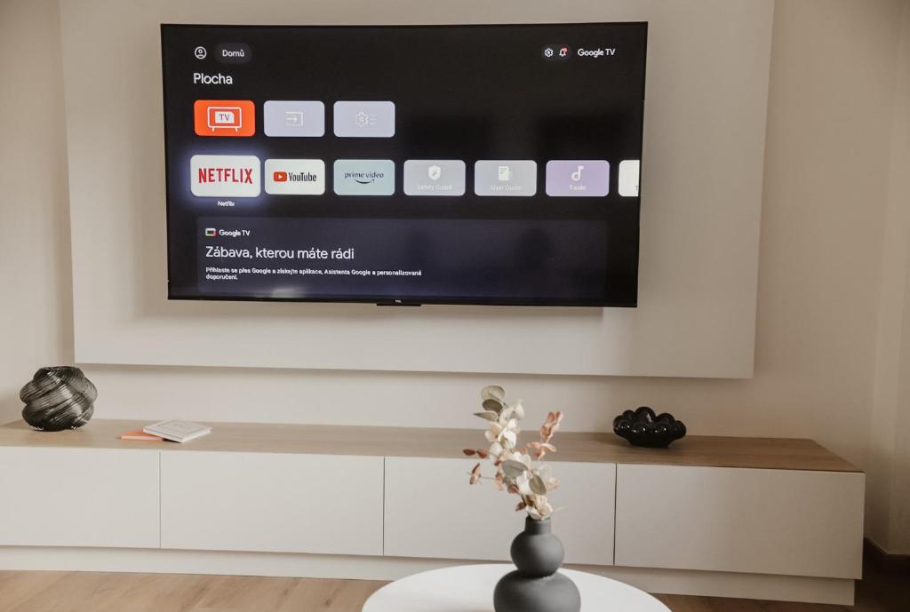 TV a/nebo společenská místnost v ubytování Apartmány park