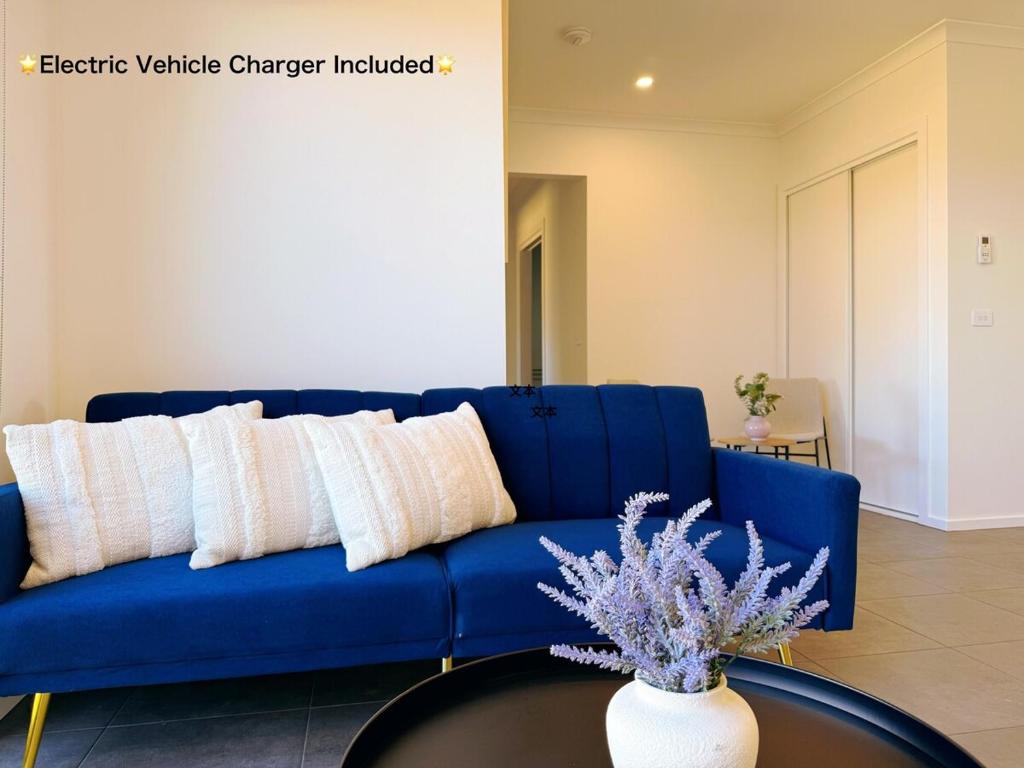 Χώρος καθιστικού στο Modern Geelong Escape with EV Charger - Geometry