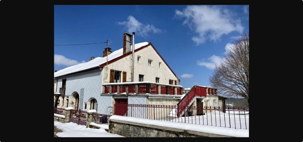 L'Escapade gîte proche des Cascades du Hérisson om vinteren