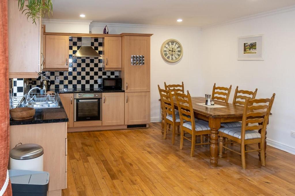 Kuchyň nebo kuchyňský kout v ubytování The Enniskillen Hideaway