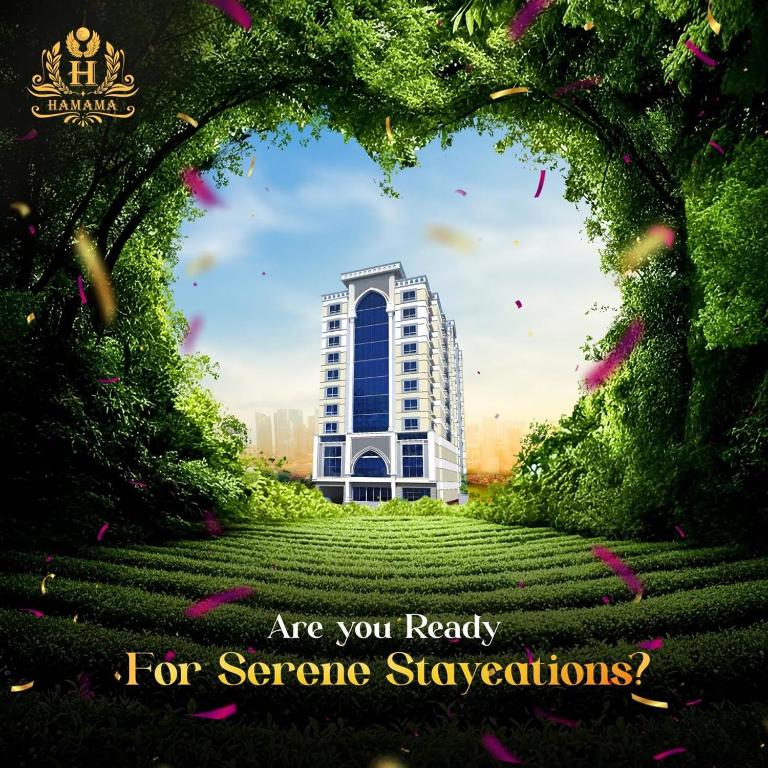 巴纳内拉斯Grand Khalifa Hotel Hamama的绿色地带中间的一座建筑