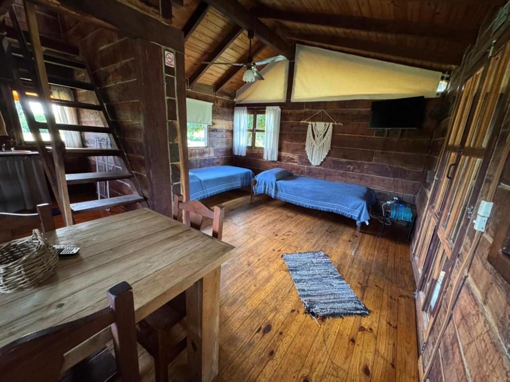 En eller flere senge i et værelse på Cabañas El Atalaya