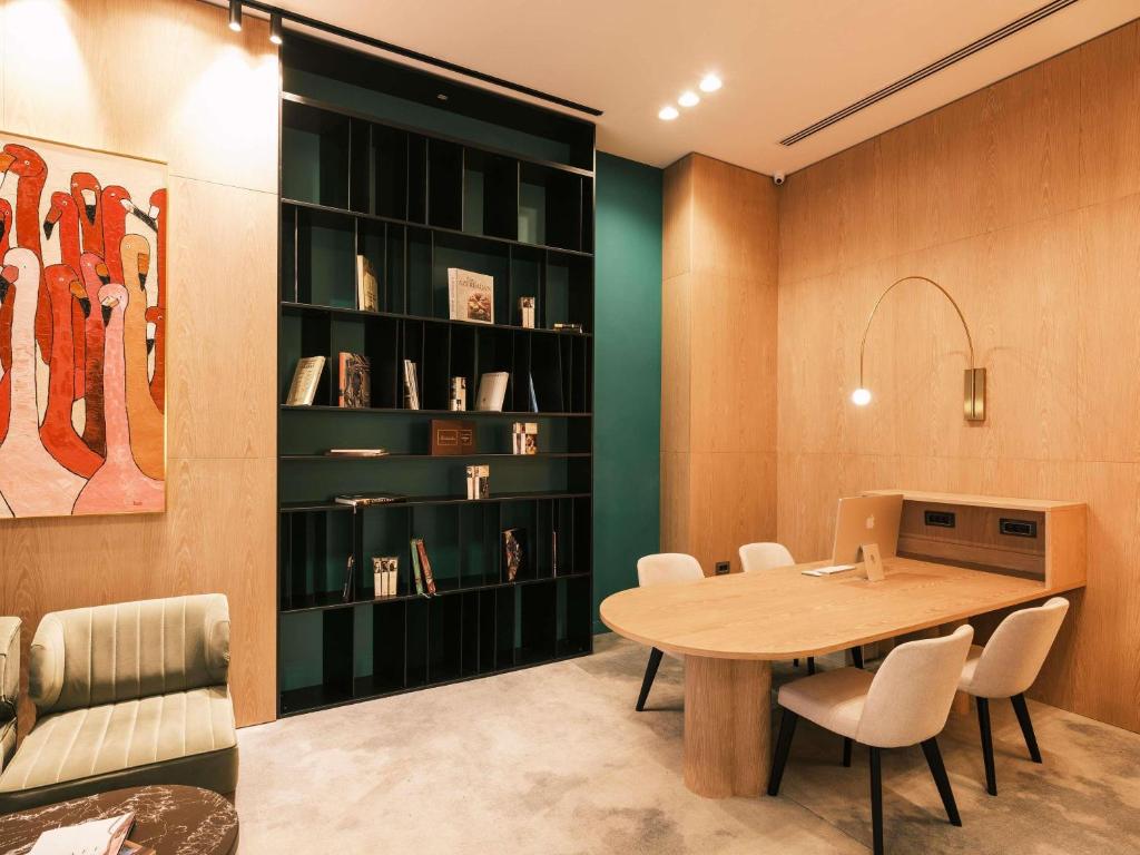 لابی و فضای عمومی Movenpick Winter Park Baku - تصویر ۵