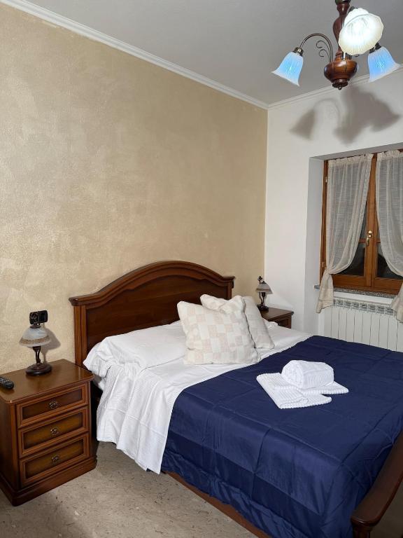 a bedroom with a bed with a blue blanket at Il ciliegio in Chiavari