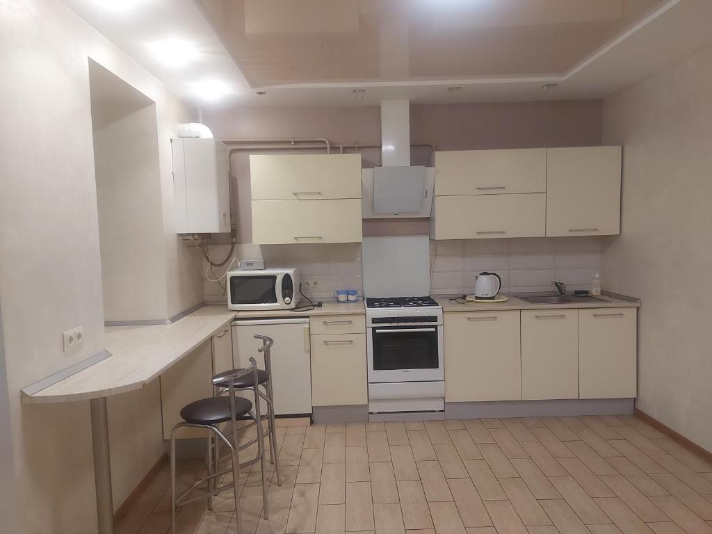 Новобудова біля автостанції,студія головне фото