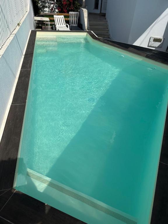 Swimmingpoolen hos eller tæt på House with pool and 4 bedrooms