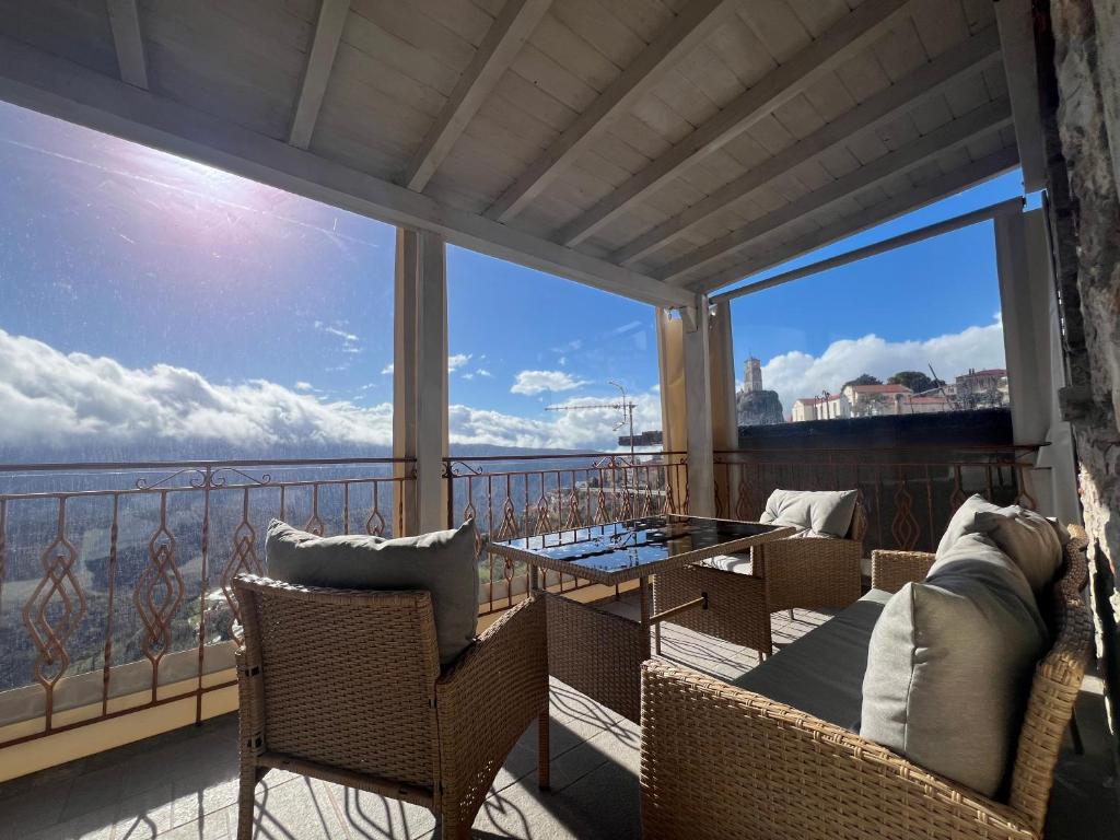 Balkón nebo terasa v ubytování Το Στέκι