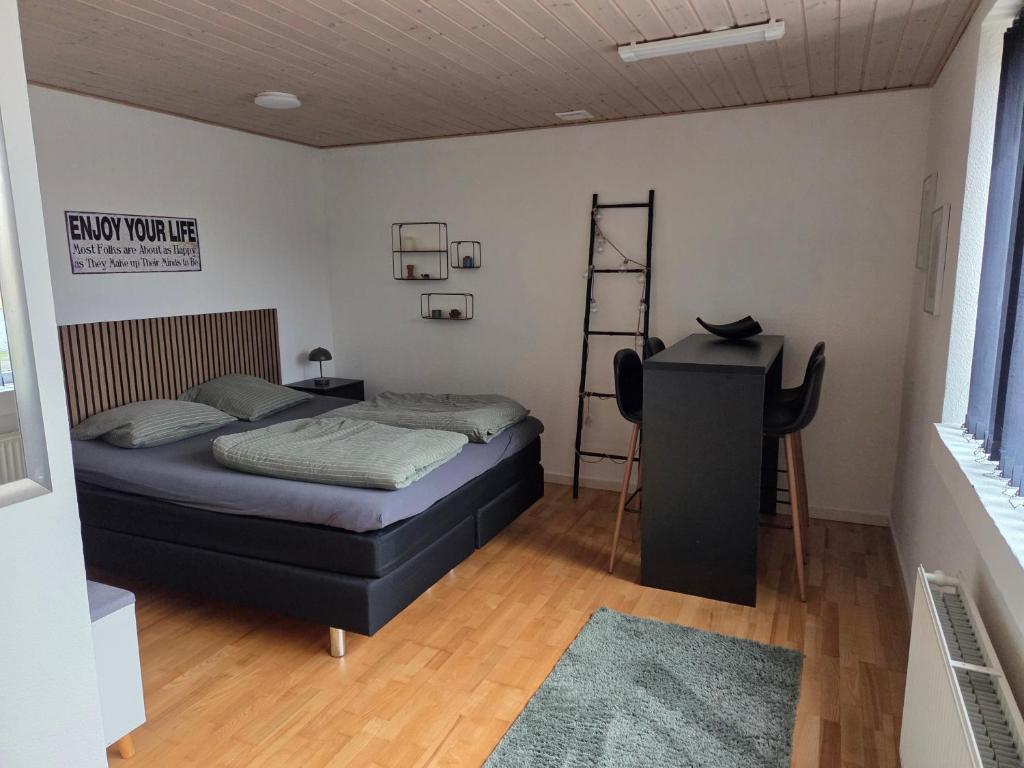 En eller flere senge i et værelse på Lejlighed i Gråsten