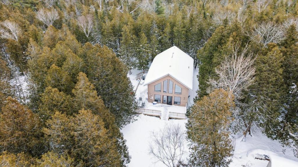 Whispering Dune Winter Retreat by Singing Sands trong mùa đông