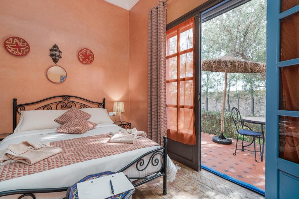 Ένα ή περισσότερα κρεβάτια σε δωμάτιο στο Dar Yanis