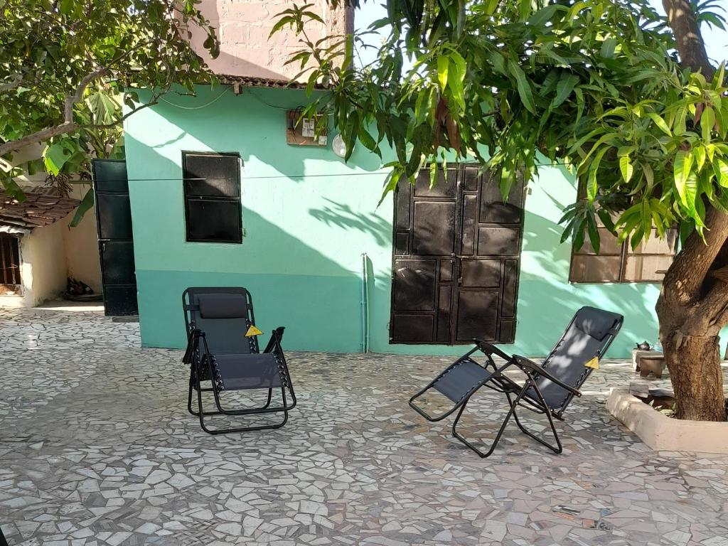 Afonta's Greenhouse Retreat - Is A Fully Furnished Entire Four-Bedroom Bungalow Offering Complete Privacy And Comfort 8