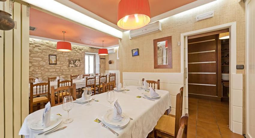 Restaurace v ubytování Hotel O Desvio